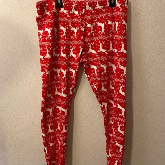 Brand: NoBoundaries from Walmart. Size:2XL. Color: White and red. - Picture 1 of 3